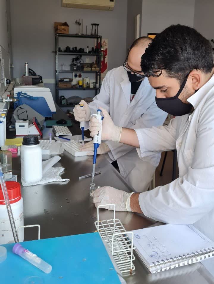 Working in the Fisica Biomedica laboratory